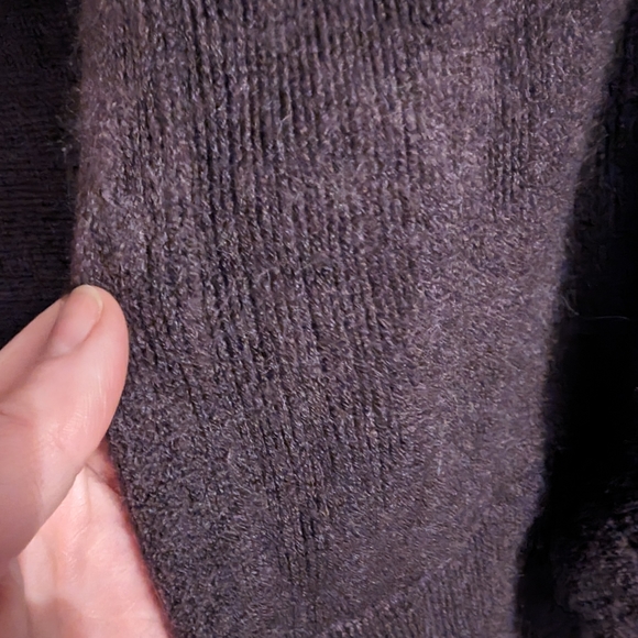 Woman's Loose fitting batwing shrug - Picture 6 of 6